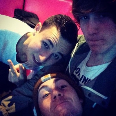 on dit, la famille avant les potes parce que les vrais potes font parties de la famille !