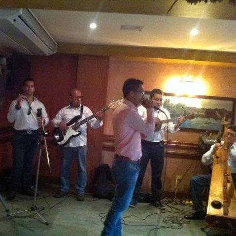 Cantante, musico y comerciante