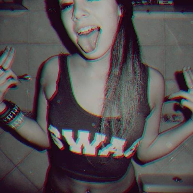 Gamer,Chica,Otaku.... Soy Todo lo que quieras ♥♥pero me domina mi ♚IC♧                    Anaconda :3