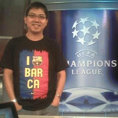 Sportcaster. Analisis dan komentator pertandingan.