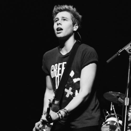 It's hard just to be strong | 5 seconds of summer | Luke Hemmings | Calum Hood | Michael Clifford | Ashton Irwin |