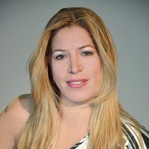 Presidenta y CEO de Kaffury Designs y Kaffury Latin Magazine. Una mujer que se identifica con todos los que luchan y trabajan por un futuro mejor.