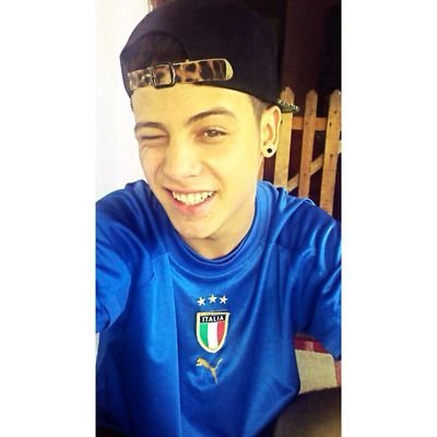 Ninguém e mas que ninguem . /whats 99608-1712     http://t.co/RVVNU0MNlc…