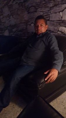 HOMBRE SOLTERO,ALEGRE Y DISPUESTO A COMPARTIR CON MIS AMIGOS.