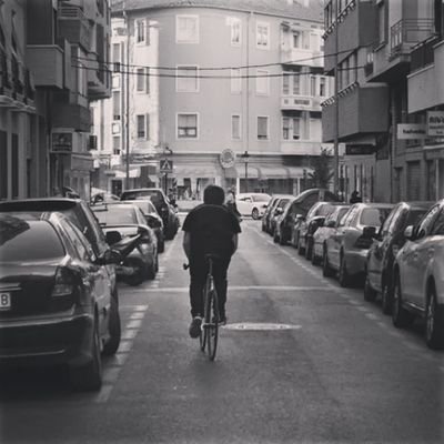 Fixero y metalero. Guitarrista con ganas de hacer ruido