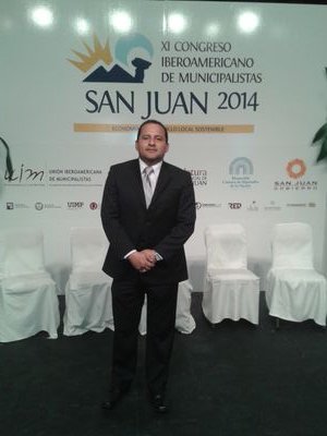 Miembro de la Unión Iberoamericana de Municipalistas, Abogado, Americanista, Idealista, Romantico y Solterisimo.
