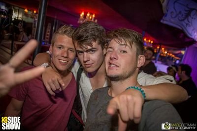 Owner @LMCphotography & Rep @TheSideShow - Contact me on 073 840 03 16 or 7B59B234