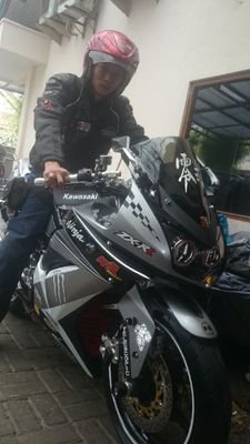 Hanya diprlkan waktu semenit tuk menaksir seorang,sejam tuk menyukai seorang & sehari tuk mncintai seorang,ttp diprlkan waktu seumur hdup tuk mlpkan seorang