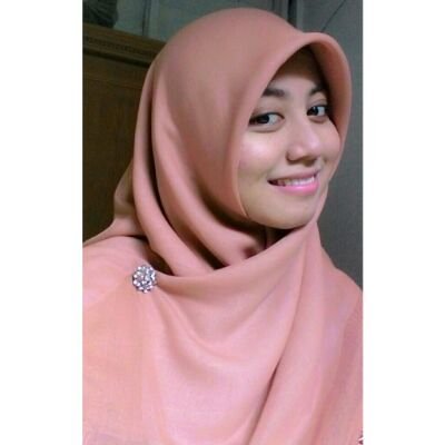 Jangan menjelaskan tentang dirimu kepada siapapun. Karena yang menyukaimu tidak butuh itu, dan yang membencimu tidak percaya itu (Ali bin Abi Thalib).