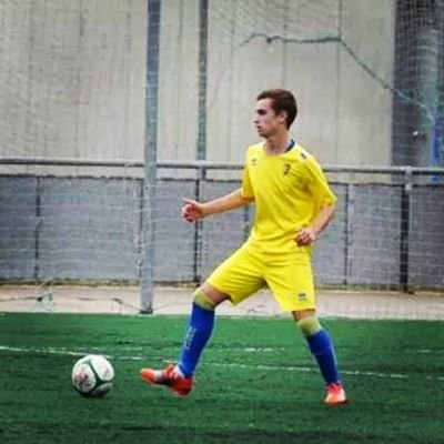 Jugador de la cantera del Cádiz C.F , ex-jugador del San Fernando C.D.  Pequeños detalles que marcan la diferencia. Corazón,Carácter,Pasión