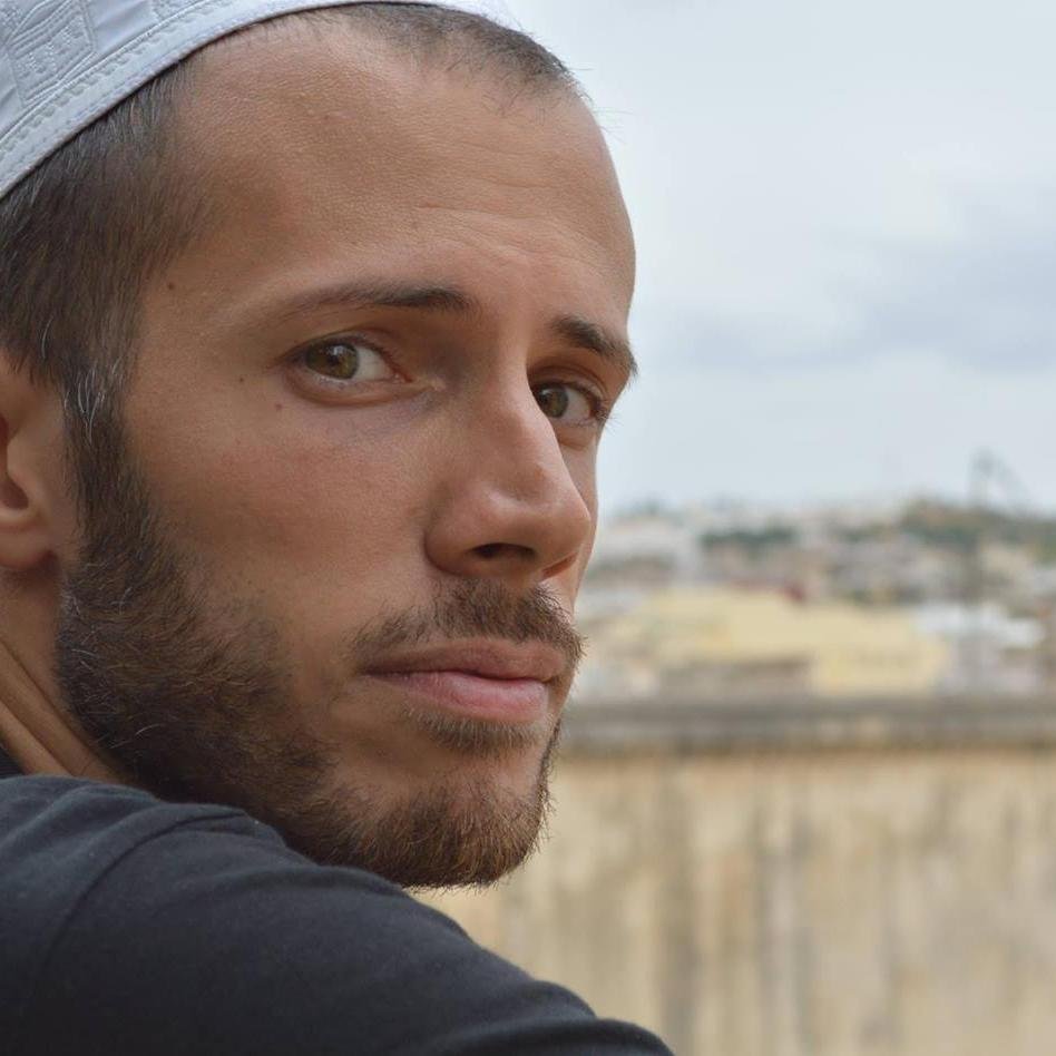 zidioso's profile picture. Semplicemente zidioso. Eterottero allo sbando. Estimatore del degrado. Relativista assoluto. Mojito dipendente.