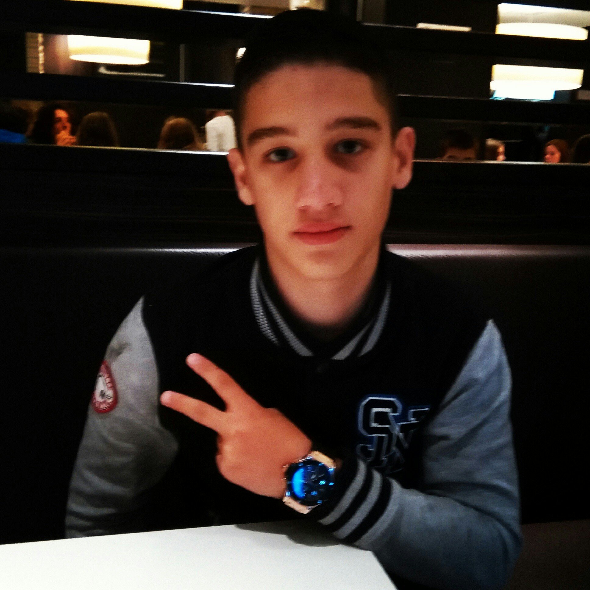 *13 jaar*-Doet aan youtube-* Abonneer https://t.co/fcSpy2Rev5