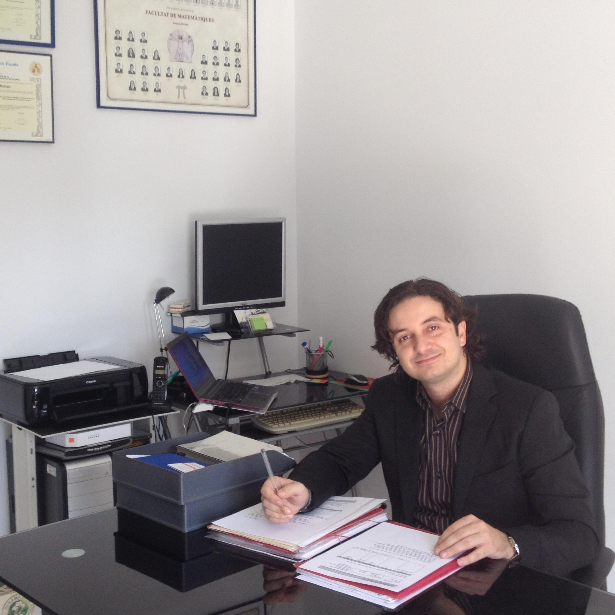 raul_rbb's profile picture. Formación y Consultoría. Matemático especialista en planificación y gestión. Asesor financiero personal y empresarial.
