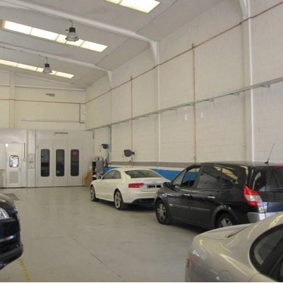 Taller de chapa,pintura y mecánica.Disponemos de coche de cortesia para los clientes.Taller concertado de Mutua Madrileña,trabajamos con todas las compañías.