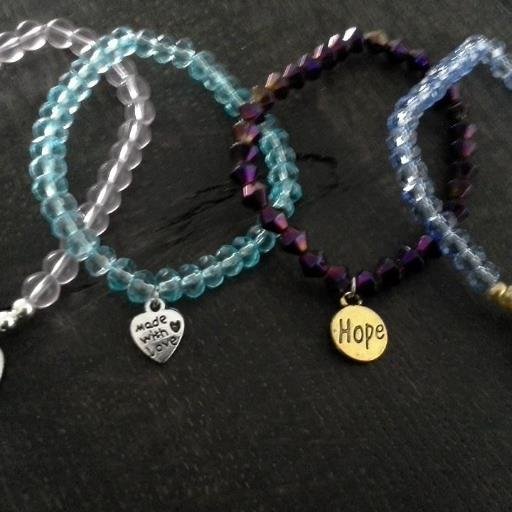 Handgemaakte sieraden.
Info of bestellen kan via: bytara89@hotmail.com
#sieraden #armbandjes #handgemaakt #fashion #diy #jewel