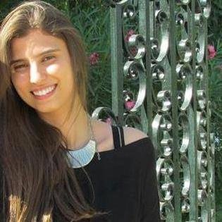 AzzaDarwez's profile picture. 