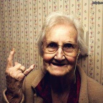 VeillesFilles's profile picture. Elles ne la mettent jamais en veilleuse.  On vous offre de quoi briller en société! Des liens en or, des pépites. #info #news #drole #actu #insolites #lol