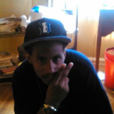 QuincyDavis11's profile picture. JUST A BROTHER FROM THE GUTTER #premium familia