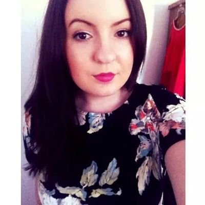 trainee beauty therapist,  snapchat - elliemckittrick   Facebook - Ellie Mckittrick  new account