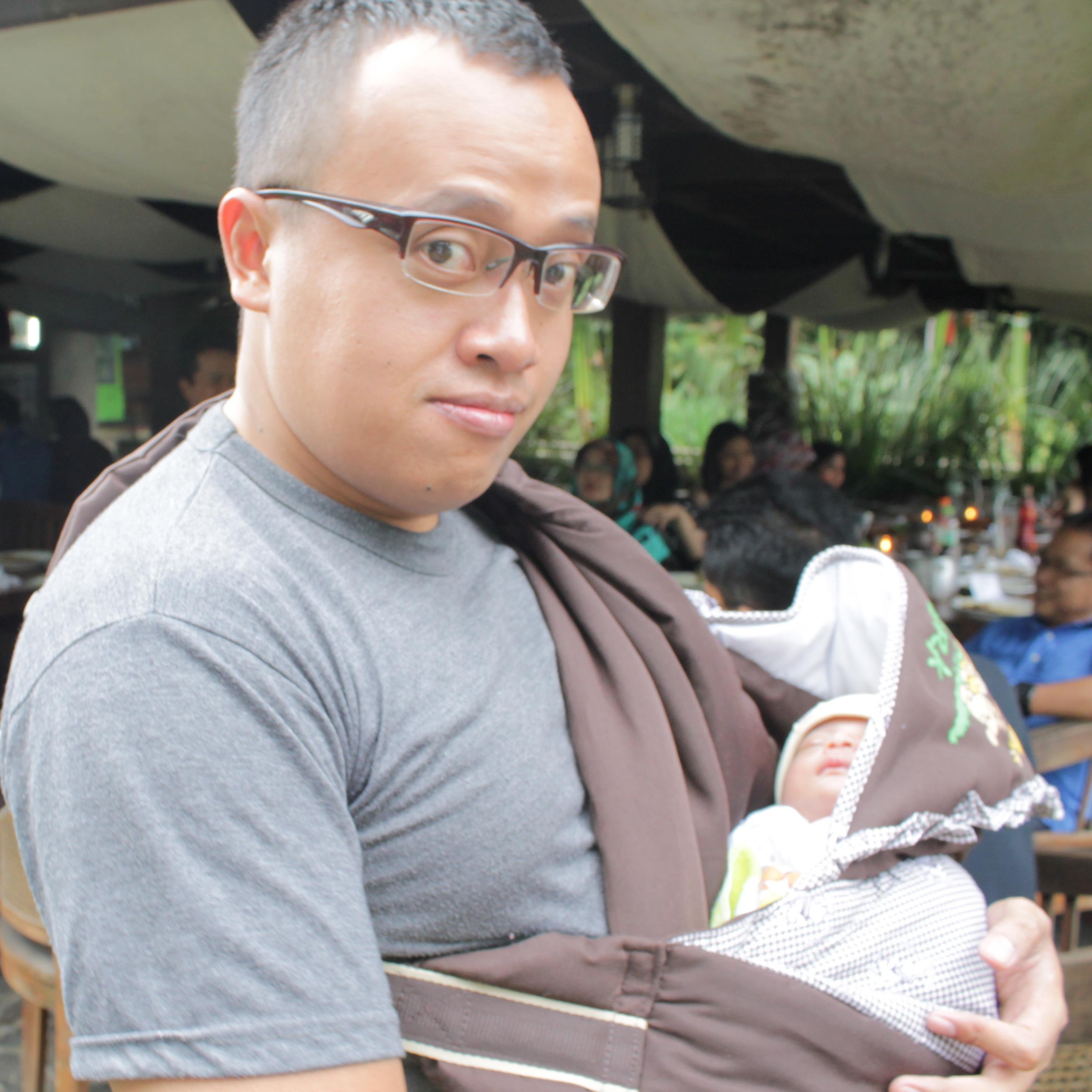 An altruist. In loving memory of @dinduuung. Moved on as a dad of three.