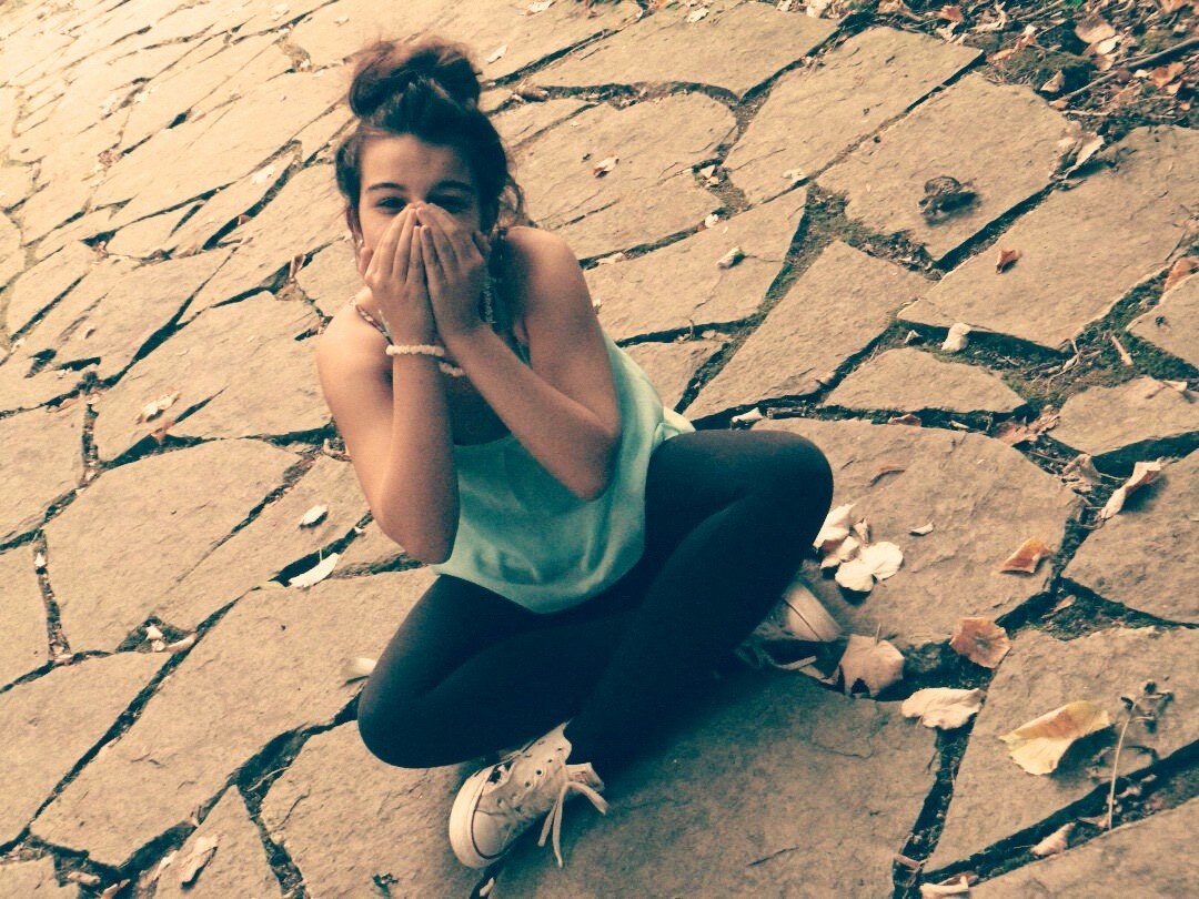 tantas princesas puteadas, como putas coronadas aniilamejo/ beef14/ amando ami hermana♥/ PB♥/ 27/lamejor de todas 12/miretraa♥ adicta a su jodida sonrisa.