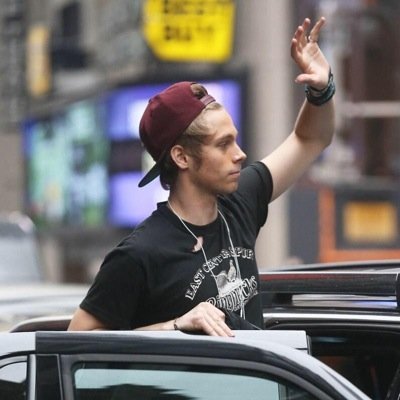 Luke Hemmings will follow you soon babe, never give up! Don't forget that I saw your tweet so Luke can too :) Main Account : @lrhlips