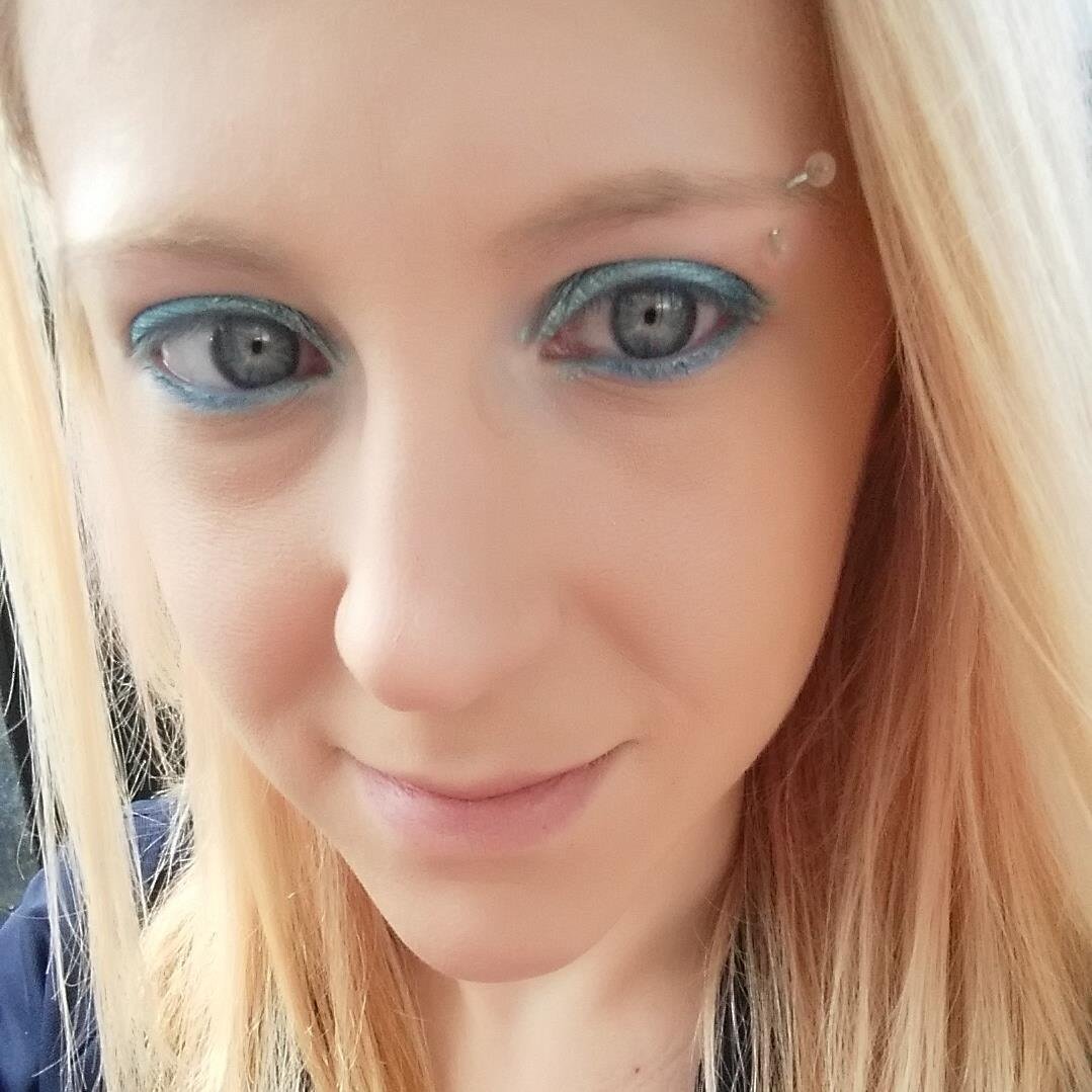 Im deaf that wear a cochlear implant so i can hear many things! =) Love going to the concerts and hanging out with my friends!