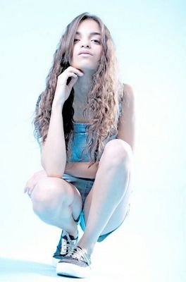 Siempre quise ser una de las personas a las que no les importa lo  que piensen de ellas, pero no creo que lo sea. - Harry Styles  Wp: 2915770479