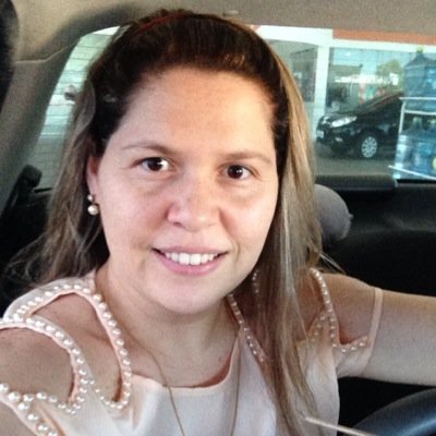 Jornalista e Assessora de imprensa da TÔ DENTRO PRODUÇÕES
.