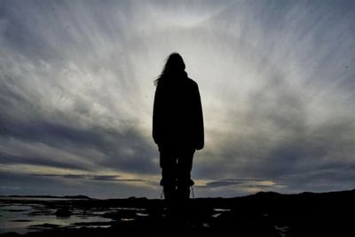 fashifar's profile picture. ساده نه احمق تنها نه منزوی دلتنگ نه دلگیر معمولی نه امی باسواد نه مدعی  باورمند نه متدین آگاه نه تئوریسین ساکت نه لال دریک کلام:اندازه خودم هستم نه بیشتر.