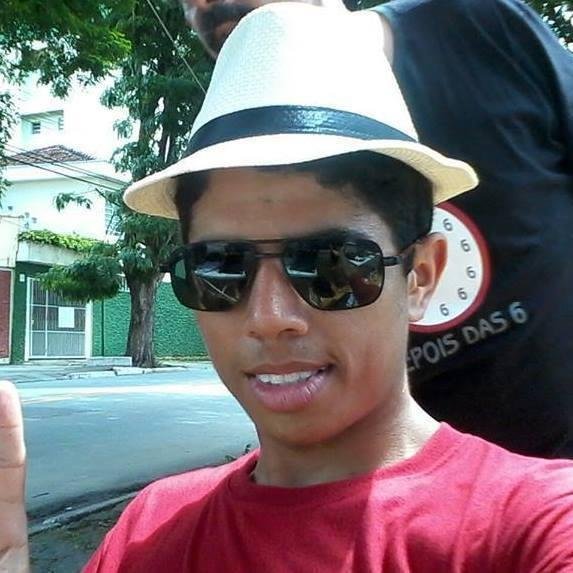 Radialista ,Locutor  e reporter da Rádio sos bairros http://t.co/4IJQ6U7gAh