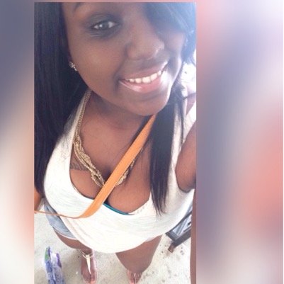 beautiful woman || 20 yrs living || college girl || biology major || woman are my weakness || if life is actually worth it live it how you want