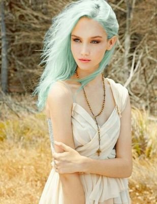 Music is my life, I love macabre things and skulls, pin up and vintage style |Belieber, Mixer, Swiftie, 30 Seconds to Mars family, Smiler, Katycat and Lovatic|.