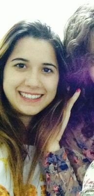 canceriana , ás vezes eu falo sozinha , conto piadas sem graça, caio do nada, é . .tenho um jeito diferente de viver  rs (: