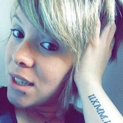 Ne dis jamais au revoir , parce que au revoir signifie partir et partir veut dire oublier ..