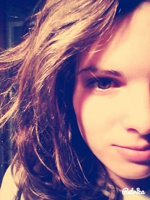 HI, i'm Petru! Please follow me,i follow back..szendvics szakértő,rock kedvelő,barna,mosolygós,beszédes,pörgős