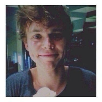 @onedirection and @5sos changed my life.
