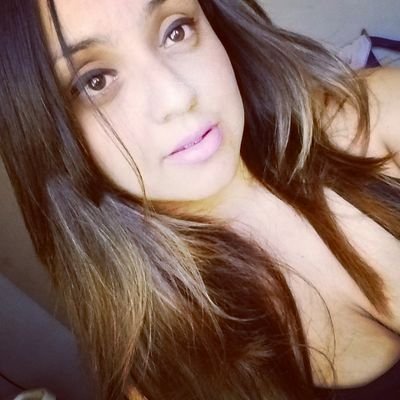 Dê valor pra quem esta do seu lado, e faz de tudo pra te ver bem, por que pra te iludir tem muitos, mas pra te fazer feliz são poucos.