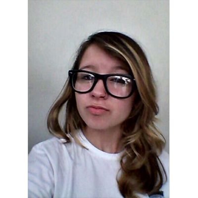 Só você tem o que me atrai, coisa louca o formato dessa boca, até Deus olhando ela se distrai ♥