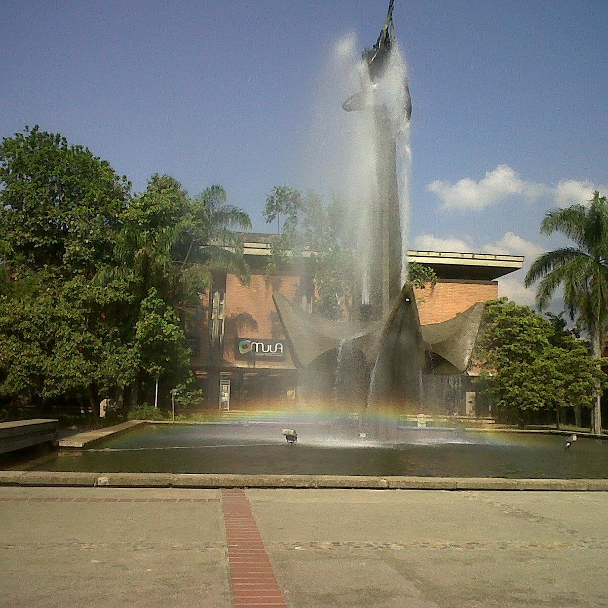 Disfrutemos cada momento al lado de los que queremos. Estudiante de la hermosa #UdeA. I ♥ UdeA