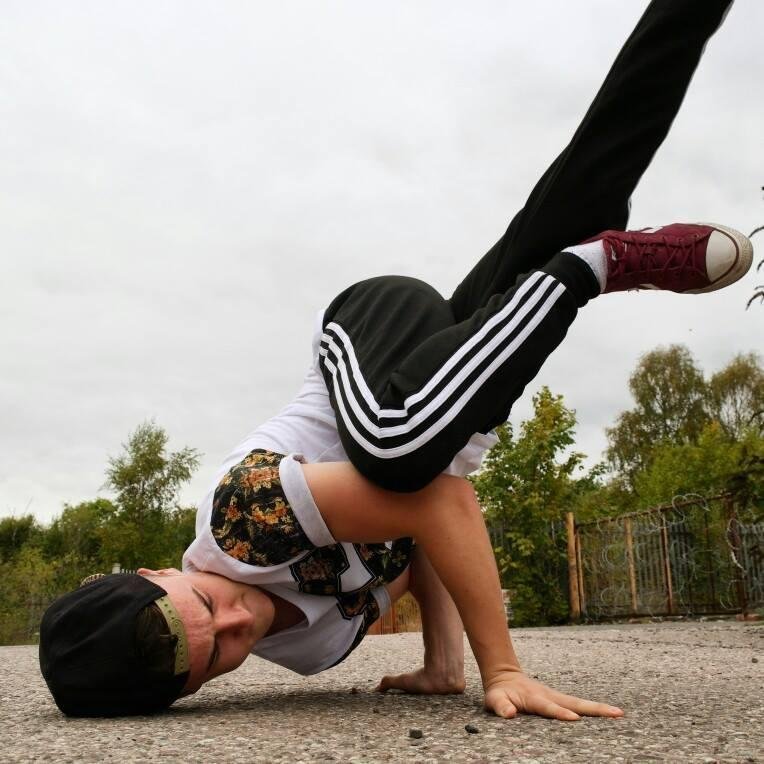 I am a dancer/choreographer from the UK, aspiring to teach and dance all over the world!