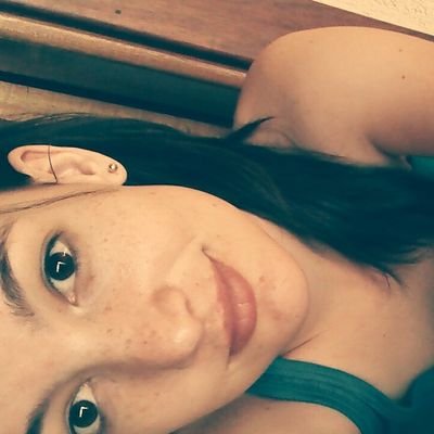 26, bióloga, ainda perdida nesse pálido ponto azul.