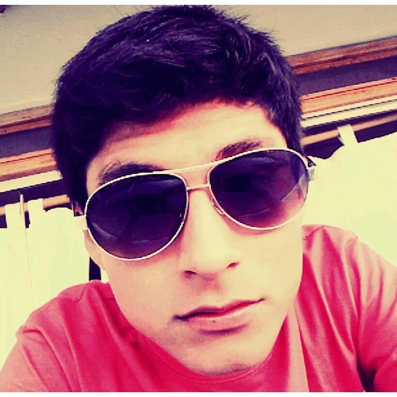 Hola soy Daniel, Soy Belieber Boy y tengo 16 años :) Die in your Arm - Nothing Like Us