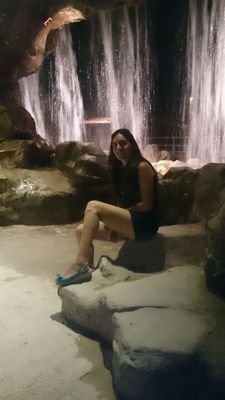 optimista, alegre y a veces disparatada