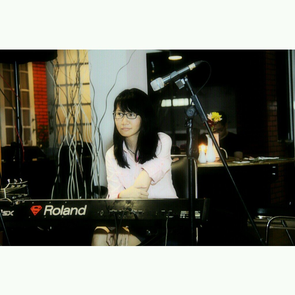 ordinary girl with extraordinary God. I play on white and black keys. Grateful&Blessed.