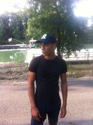 Je ne m'invente pas de vie Moi Je viens du Corner 
#TeamBooba #EquipeDeNuit Follow
