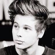 Hi Im luke. 18.    -single-bisexual-dms?