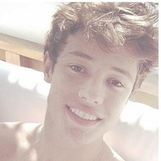 DEUS POR FAVOR EM TIRA DESSA VIDA DE 5SOS FAM EU JA SOFRI DEMAIS EU IMPLORO