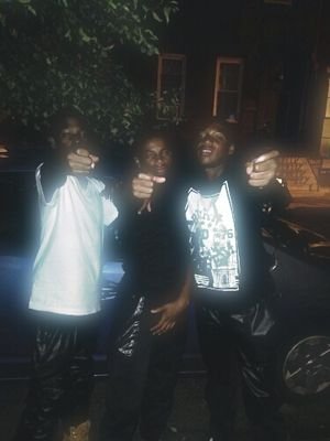 IF HE CNT BREAK BREAD HE FAKE I HAD ONE MORE BUCK ON MY PLATE ME AND MY BRO GOT 50¢ CAKE BREAK BREAD AND SHOW LUV TO THE PEOPLE THAT GRIND WIT U
