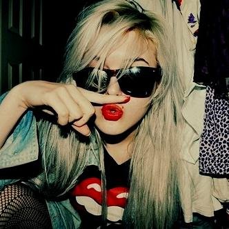 marrymikka's profile picture. Se quer viver uma vida feliz, amarre-se a uma meta, não a pessoas nem a coisas. ✌️✌️